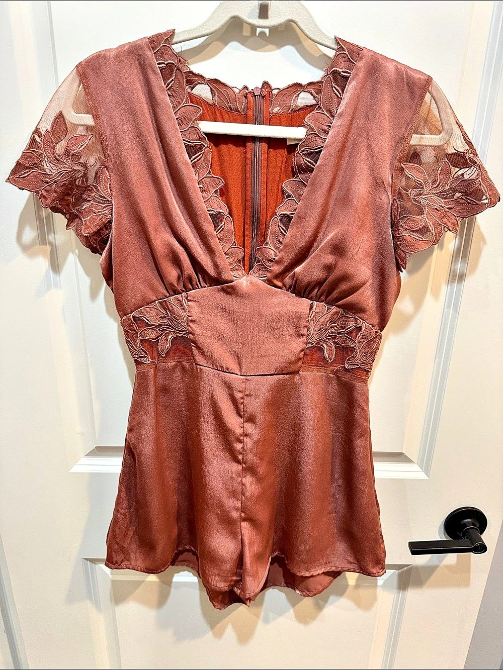 HONEY PUNCH Lace Sleeve Romper in Pink Size Small Like New